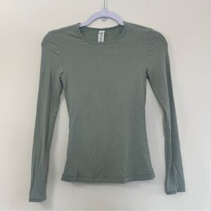 Yogalicious Long Sleeve Top in Soft Green